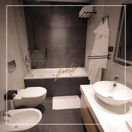 Richmond Hotel 4*